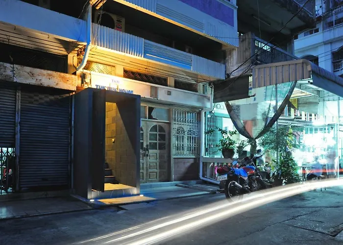 Tuk Tuk House