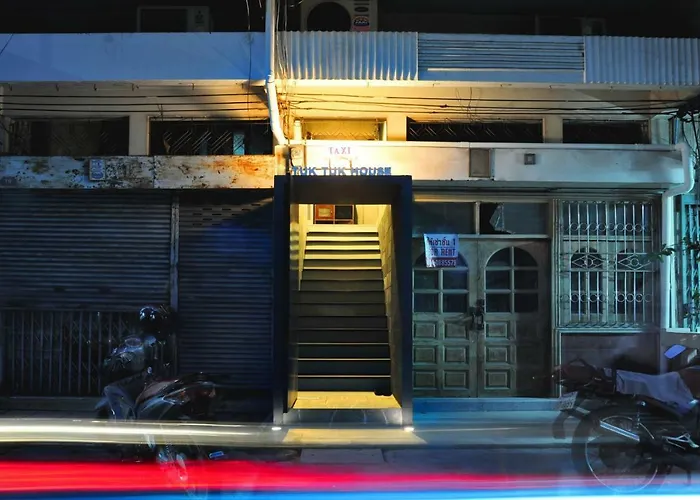 Tuk Tuk House *